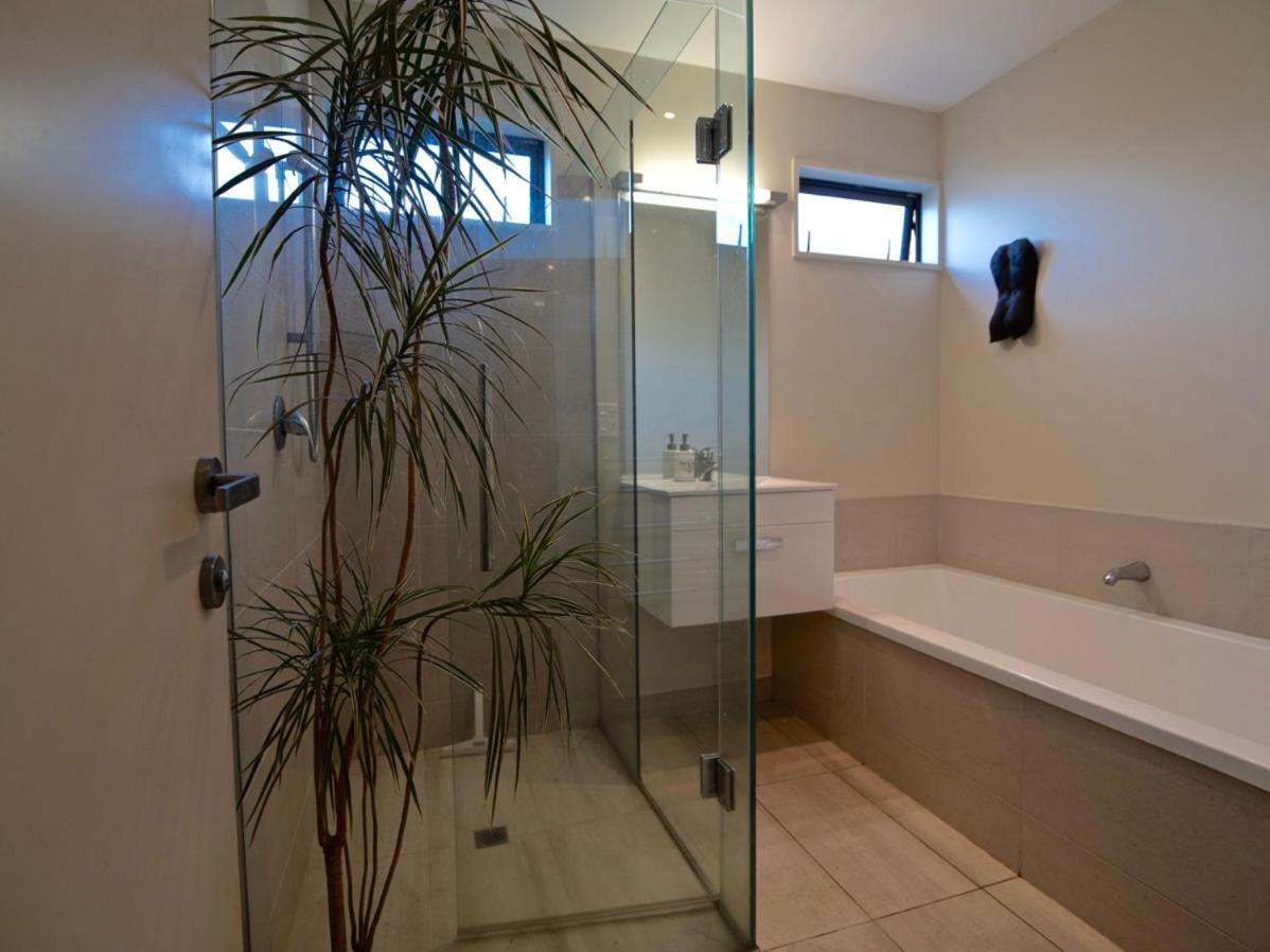 Kotare Point Paradise - Akaroa Holiday Home ภายนอก รูปภาพ
